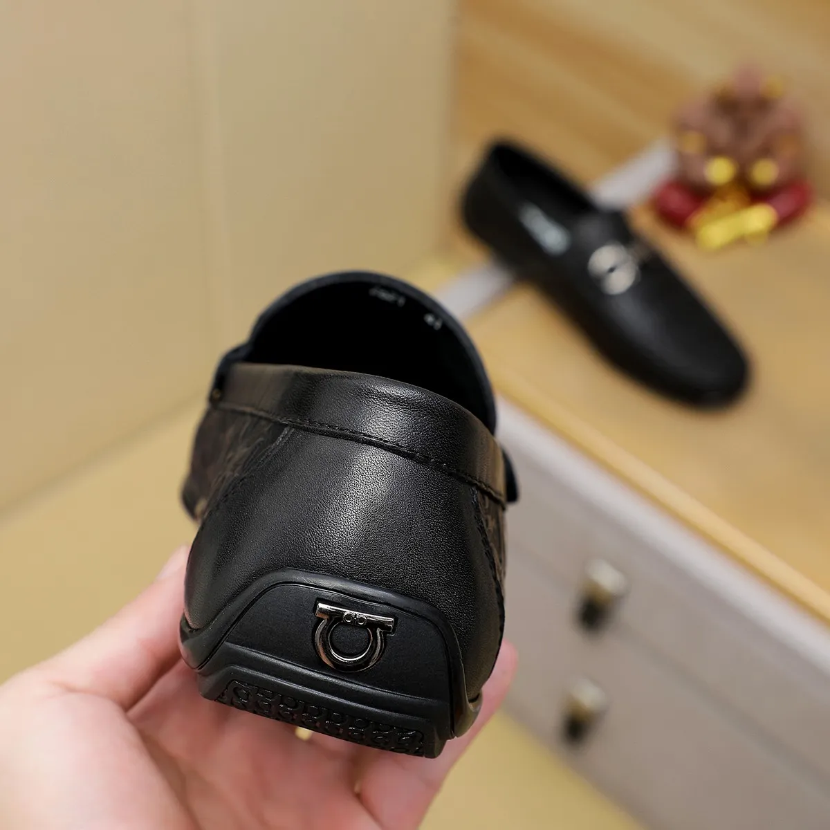 Men's shoes 💰360 🕷🕷【Ferragamo】Ferragamo Popular fashionable casual slip-on shoes🇨🇳Official website counter 1:1 production, original mold opening💯Good quality visible, imported high-end first-layer calfskin, luxurious pigskin lining🌿Very clear texture, high-quality waterproof, non-slip and wear-resistant outsole🎋High quality and low price, truly handmade🍓Color, code number 38-45